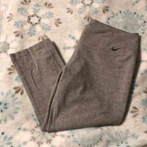 Nike dri-fit Capri leggings